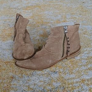 Women's 7.5 ankle boot